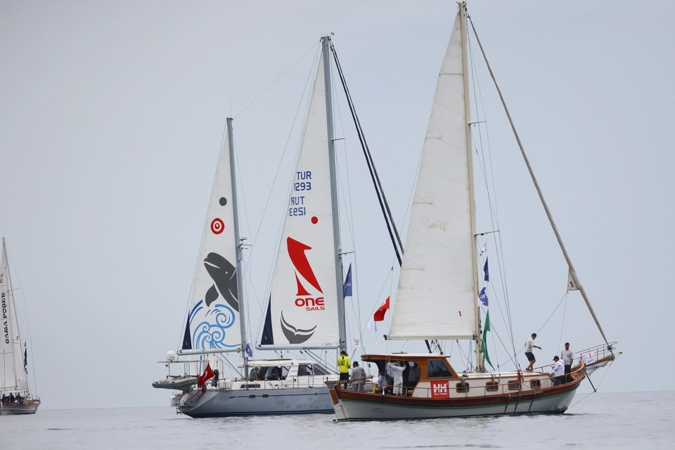  Muğla'da Yalıkavak Marina sabahın ilk ışıklarıyla yelkenlerle doldu. Maximiles