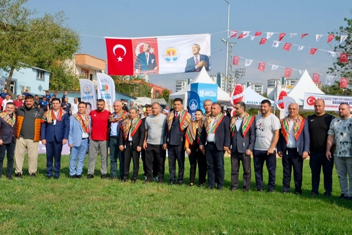 9. Geleneksel İsmet Atlı Karakucak Güreşleri başladı  Adana Büyükşehir Belediyesi’nin önemli destek verdiği ve bin civarında
