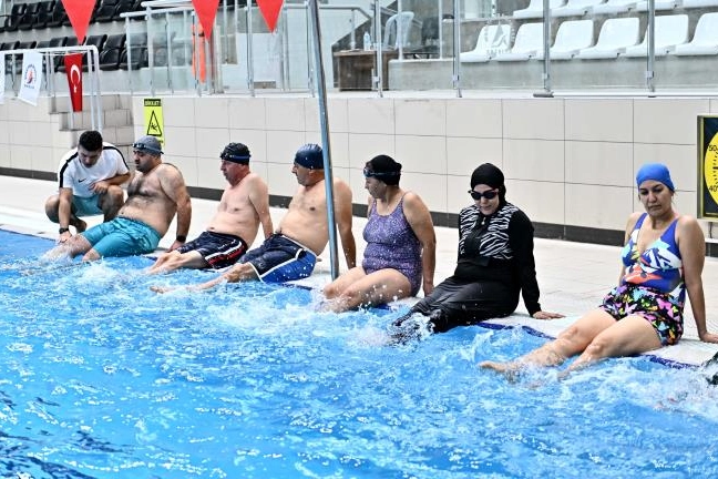  Antalya Muratpaşa Belediyesi’nin ‘Sonbahar Spor Okulları’ kapsamında gerçekleşen ücretsiz