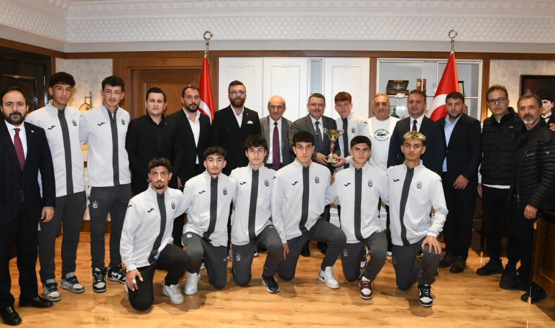  Gençlig Liselerarası Futbol Turnuvası Türkiye Şampiyonu Yavuz Sultan Selim