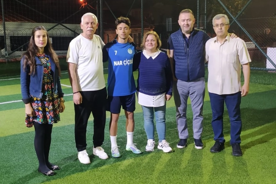  Bursa’nın köklü kulüplerinden Beyazıt Gençlik Spor Kulübü, bağımlılıklarla(sosyal medya