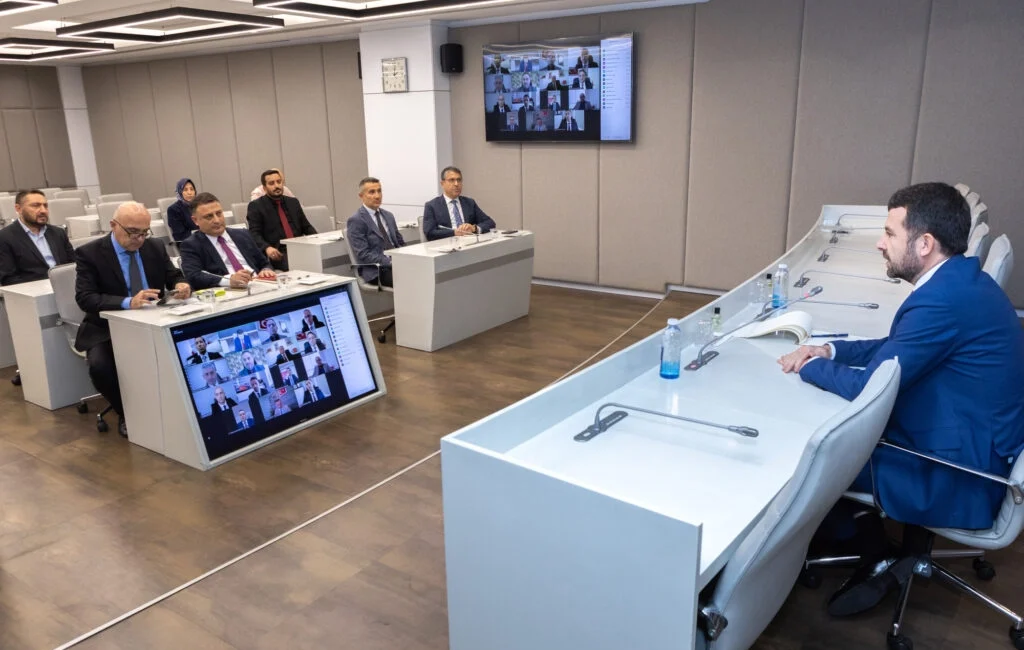  Basın İlan Kurumu Genel Müdürü Abdulkadir Çay, çevrimiçi toplantıda
