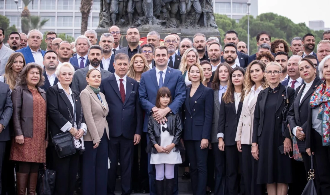  CHP İzmir İl Başkanlığı’na seçilen Çağatay Güç, mazbatasını alması