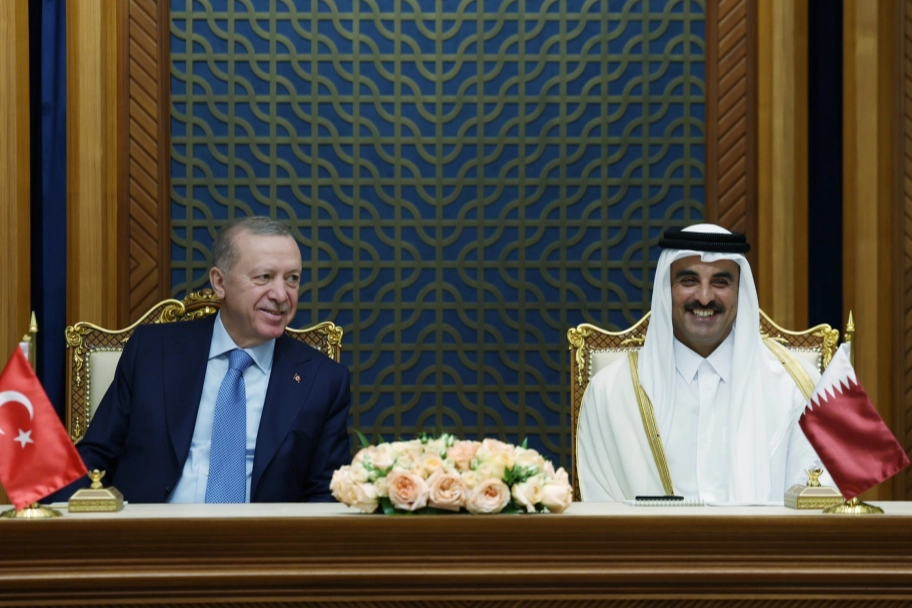  Cumhurbaşkanı Erdoğan, Katar'da Emir Şeyh Temim ile Doha'da bir