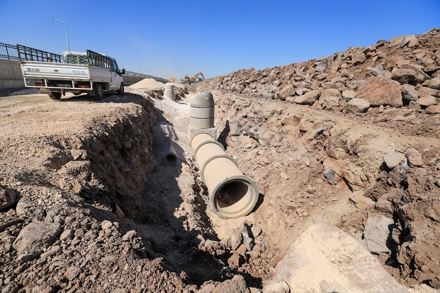 DİSKİ, Şehir Hastanesinin altyapı ağını inşa ediyor  Diyarbakır Büyükşehir Belediyesi DİSKİ Genel Müdürlüğü, Kayapınar ilçesinde yapımı