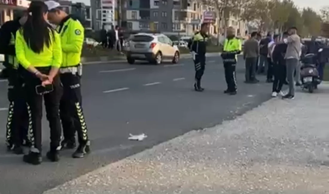  Düzce’de meydana gelen trafik kazasında, otobüs durağında bekleyen bir