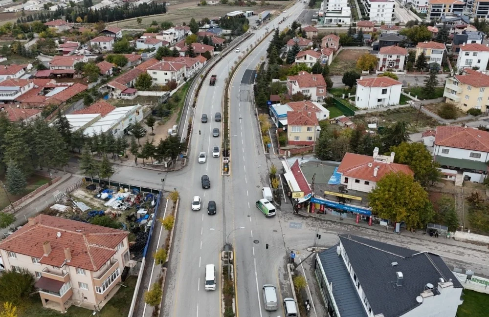Eskişehir’de ‘yeşil dalga’ uygulaması başlıyor  Eskişehir Büyükşehir Belediyesi, kent içi trafiği rahatlatmak ve ulaşımı