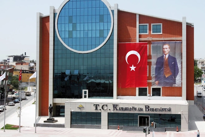  İzmir'de Karabağlar Belediyesi, Uzundere Mahallesi’nde TOKİ tarafından başlatıldığı belirtilen