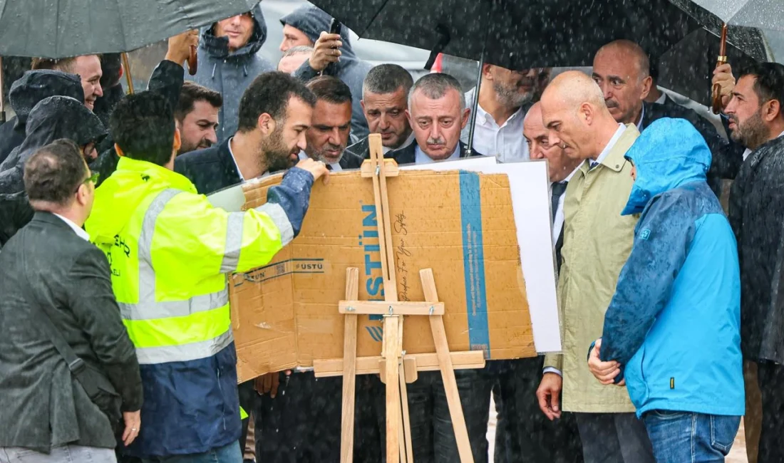 Kocaeli’de Başkan Büyükakın’dan sağanakta saha denetimi  Kocaeli Büyükşehir Belediye Başkanı Tahir Büyükakın'ı sağanak yağmur da