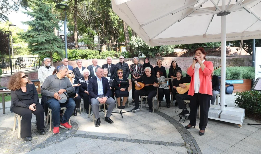  Kocaeli Büyükşehir Belediyesi’nin İzmit Saat Kulesi’nin yanında açılan Saygınlar