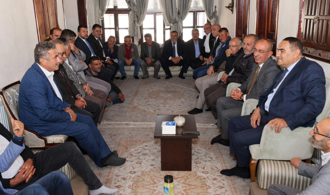  Konya'da Meram Belediye Başkanı Mustafa Kavuş, iki ayrı buluşmada