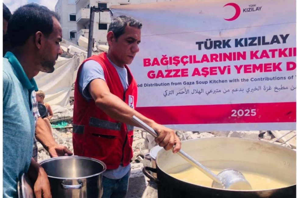  Mardinli İbrahim Yüksekdağ, Angola'dan Gazze'ye yardım gönderdi. Artuklu Kızılay'a