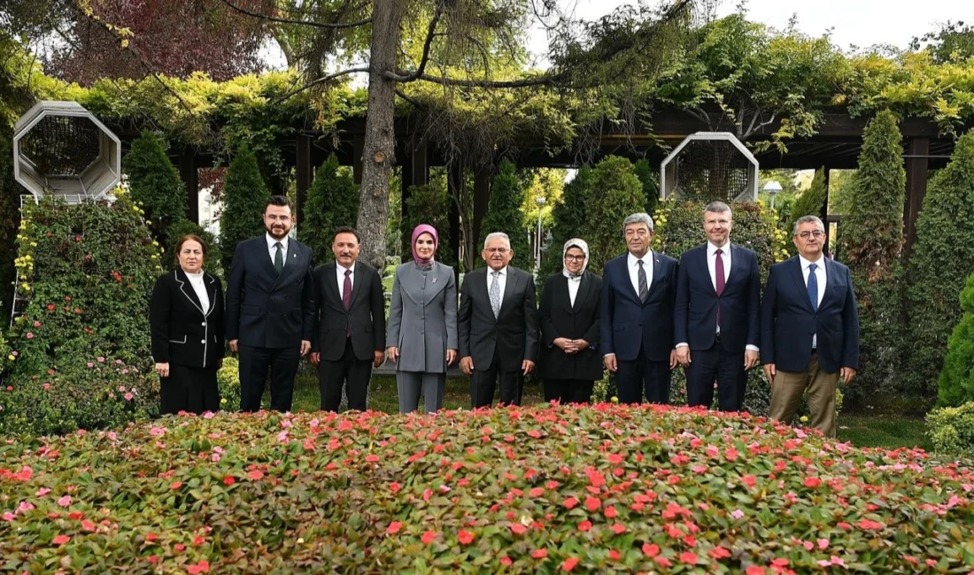 Memduh Büyükkılıç’a Bakan Göktaş’tan övgü  Aile ve Sosyal Hizmetler Bakanı Mahinur Özdemir Göktaş, Kayseri
