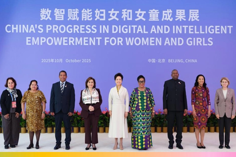  CGTN, Çin Devlet Başkanı Xi Jinping’in eşi ve UNESCO’nun