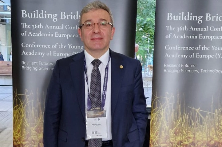  Dokuz Eylül Üniversitesi (DEÜ) Rektörü Prof. Dr. Bayram Yılmaz,