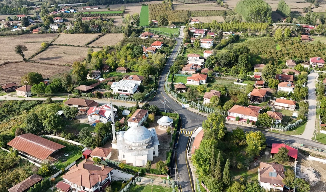  Sakarya Büyükşehir Belediyesi, asfalt ve yol yapım mesaisi kapsamında