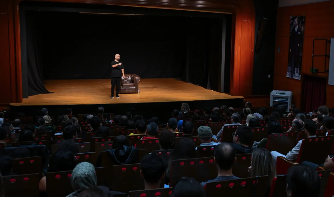  6. İzmir Kitap Fuarı, üçüncü gününde yağmura rağmen Kültürpark’ta