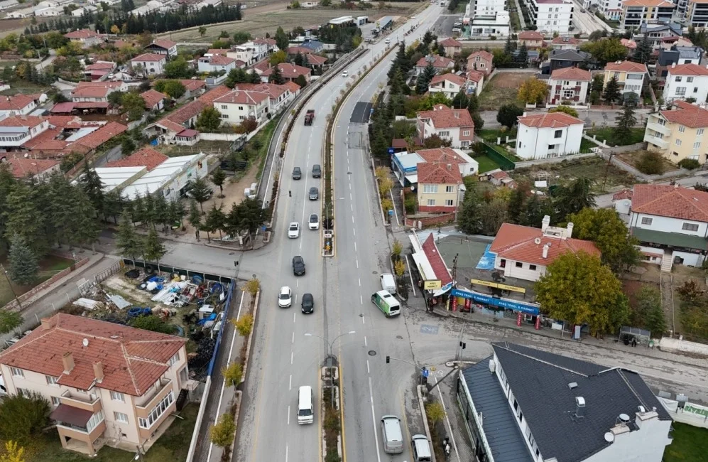 “Yeşil dalga” uygulaması yaygınlaşıyor  Eskişehir Büyükşehir Belediyesi, kent içi trafiği rahatlatmak ve ulaşımı