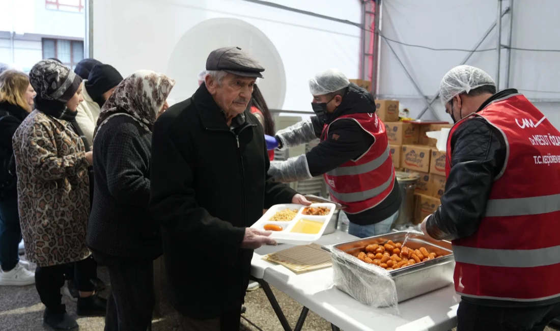 Ankara Keçiören Belediyesi, ilçenin 18 farklı noktasında kurduğu iftar