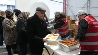  Ankara Keçiören Belediyesi, ilçenin 18 farklı noktasında kurduğu iftar