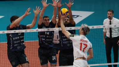  SMS Grup Efeler Ligi’nde play-off potasında yer alan Bursa