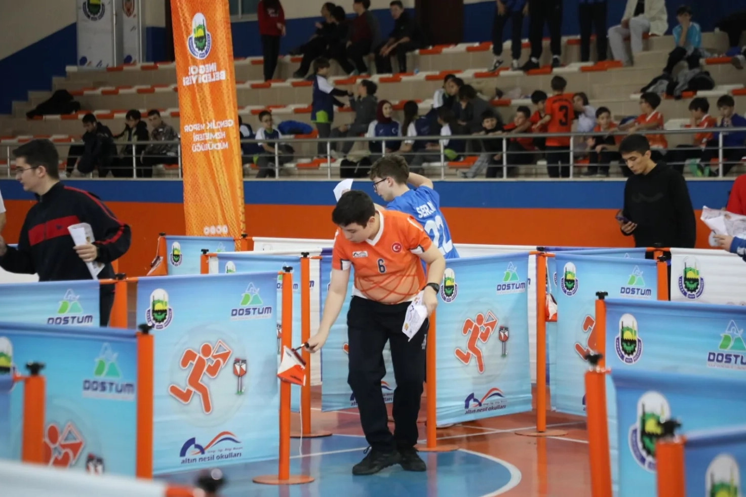  Bursa'da İnegöl Belediyesi Okullar Arası Spor Festivalinde oryantiring branşı