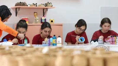  Bursa'nın Osmangazi ilçesinde geleneksel el sanatlarına yönlendirilen yaklaşık 10