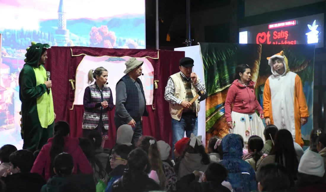  İznik Belediyesi tarafından düzenlenen Ramazan ayı etkinliklerinde çocuklar eski