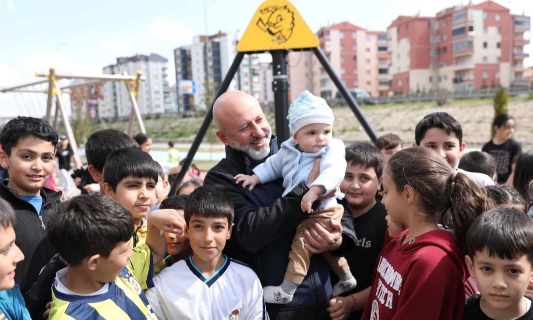  Kayseri Kocasinan Belediyesi Park ve Bahçeler Müdürlüğüne bağlı ekipler,
