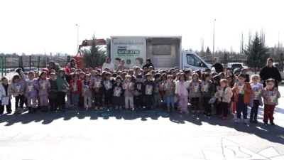  “Mobil Sıfır Atık Toplama ve Eğitim Aracı” ile okullarda