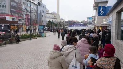  İstanbul'da Maltepe Cumhuriyet Meydanı Ramazan ayının üçüncü gününde de