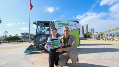 Mersin Büyükşehir Belediyesi, süpürge araçlarına olan sevgisi sosyal medyada