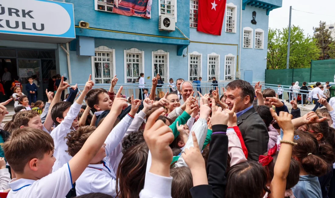  Bilecik Valisi Faik Oktay Sözer, gerçekleştirdiği çarşı ziyareti kapsamında