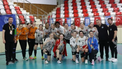  Kadınlar Hentbol Süper Ligi’nde şampiyon Bursa Büyükşehir Belediyespor oldu.BURSA