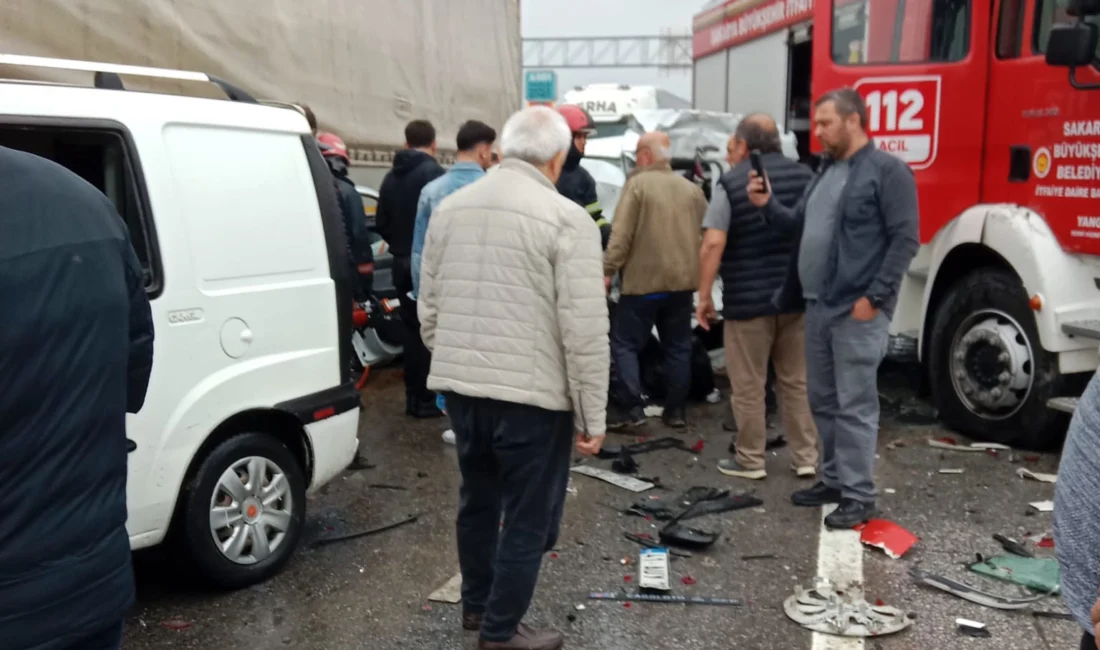  Sakarya’nın Erenler ilçesinde itfaiye aracının tır ve 3 araca