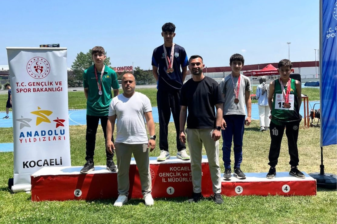  Çayırova Belediyesi Eğitim Spor Kulübü sporcuları, katıldıkları müsabakalarda adlarından