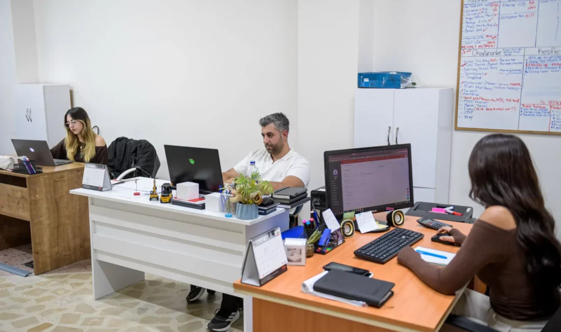  İzmir Büyükşehir Belediyesi’nin iş arayanlarla işverenleri buluşturduğu İş’te İzmir
